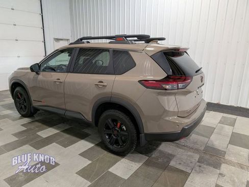 Used 2025 Nissan Rogue SV image 2