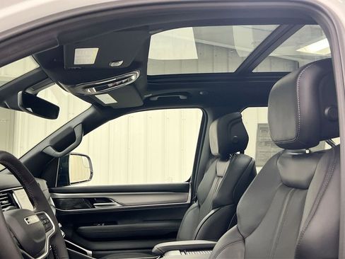 New 2026 Jeep Grand Wagoneer L Limited w/ Premium Group II image 20