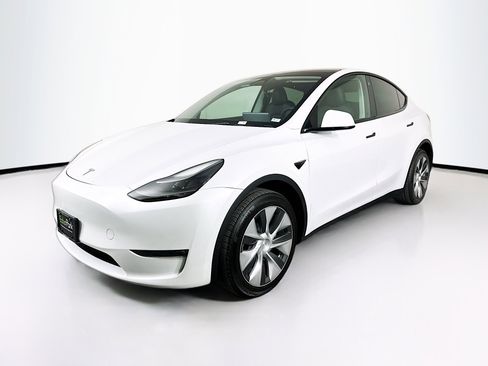 Used 2023 Tesla Model Y Long Range image 3