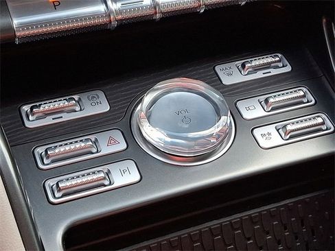 Used 2024 Lincoln Nautilus Reserve w/ Equipment Group 202A image 16