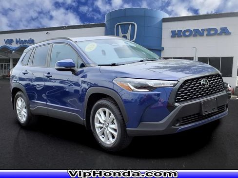 Used 2024 Toyota Corolla Cross LE AWD/4WD image 1