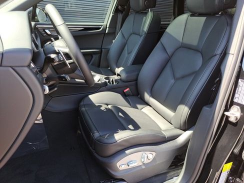 Used 2025 Porsche Macan image 5