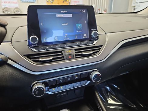 Used 2024 Nissan Altima 2.5 SR FWD image 19