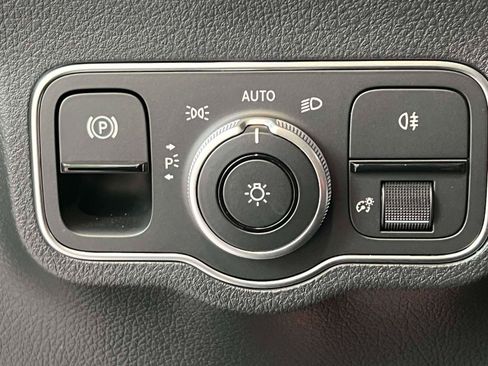 Used 2025 Mercedes-Benz GLA 250 4MATIC image 28