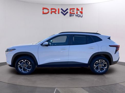 New 2026 Chevrolet Trax LT w/ Driver Confidence Package image 2