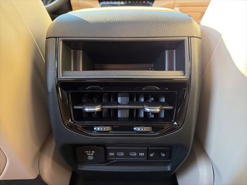 New 2026 Jeep Grand Cherokee Limited w/ Limited Altitude Package RWD image 20