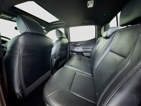 Used 2019 Toyota Tacoma TRD Off-Road w/ TRD Premium Off Road Package image 17