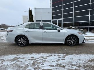Used 2022 Toyota Camry SE video 2