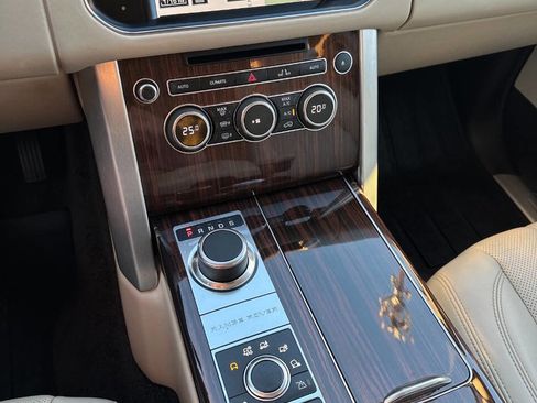 Used 2015 Land Rover Range Rover HSE image 22