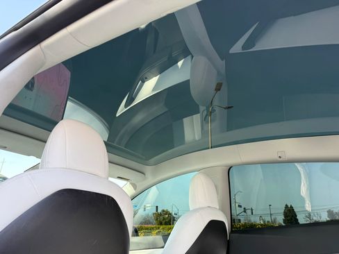 Used 2022 Tesla Model Y Performance image 16