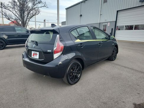 Used 2016 Toyota Prius C Four image 4
