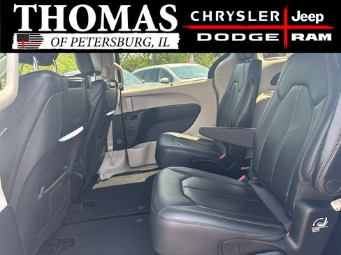 Used 2018 Chrysler Pacifica Touring-L Plus w/ Tire & Wheel Group FWD image 19