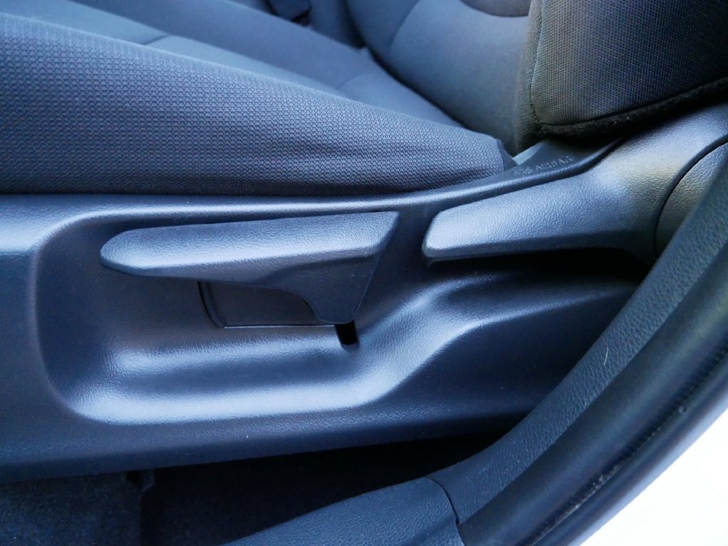 Used 2024 Toyota Corolla Cross LE AWD/4WD image 15