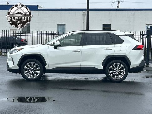 Used 2019 Toyota RAV4 Limited w/ Cold Weather Package AWD/4WD image 5