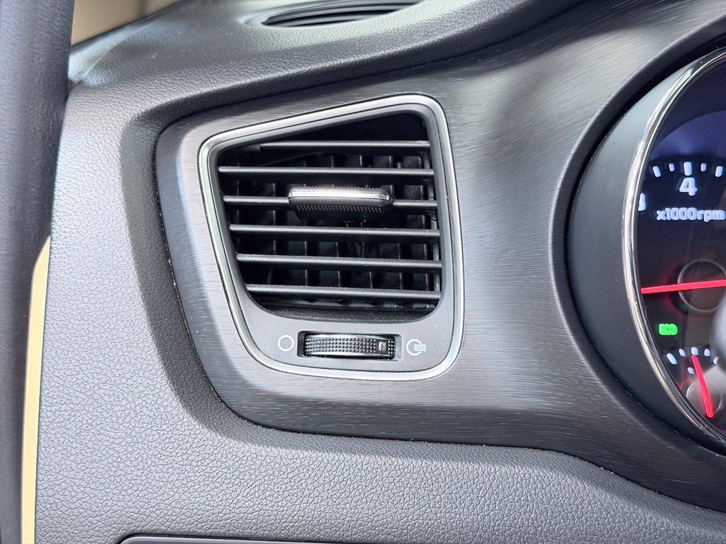 Used 2017 Kia Sedona LX FWD image 38