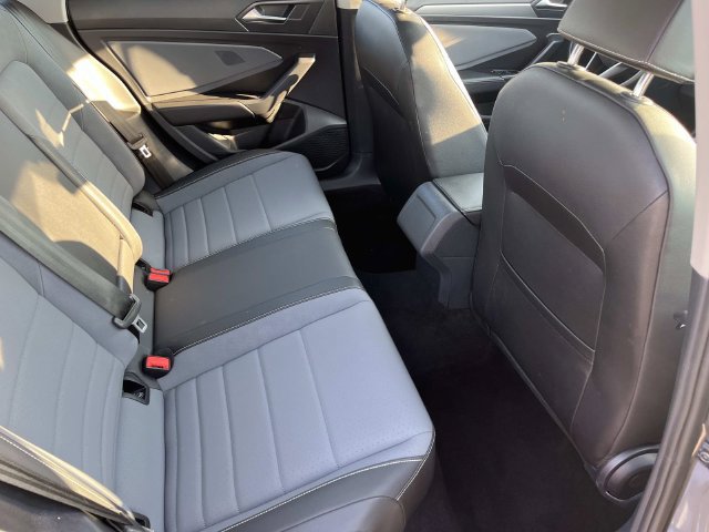 Used 2025 Volkswagen Jetta SE FWD image 20