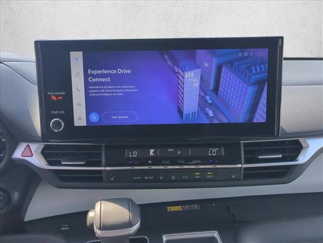 Used 2025 Toyota Sienna XLE FWD image 18