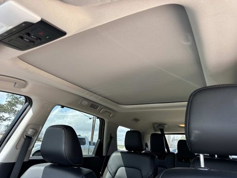 Used 2023 Nissan Pathfinder SL w/ SL Premium Package image 17