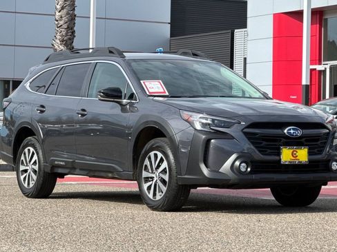 Used 2025 Subaru Outback Premium image 2