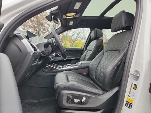 Certified 2024 BMW X7 xDrive40i w/ M Sport Package image 13