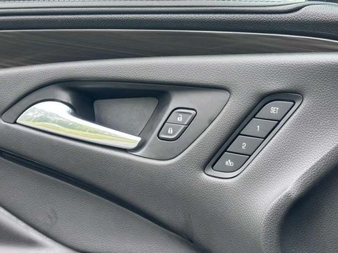 Used 2020 Buick Envision Essence AWD/4WD image 17