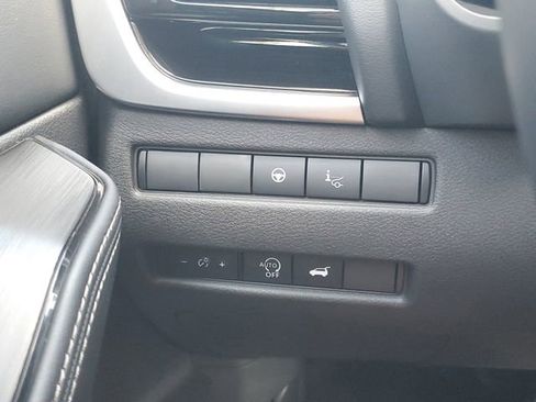 Certified 2025 Nissan Rogue SL w/ Tech Package image 25