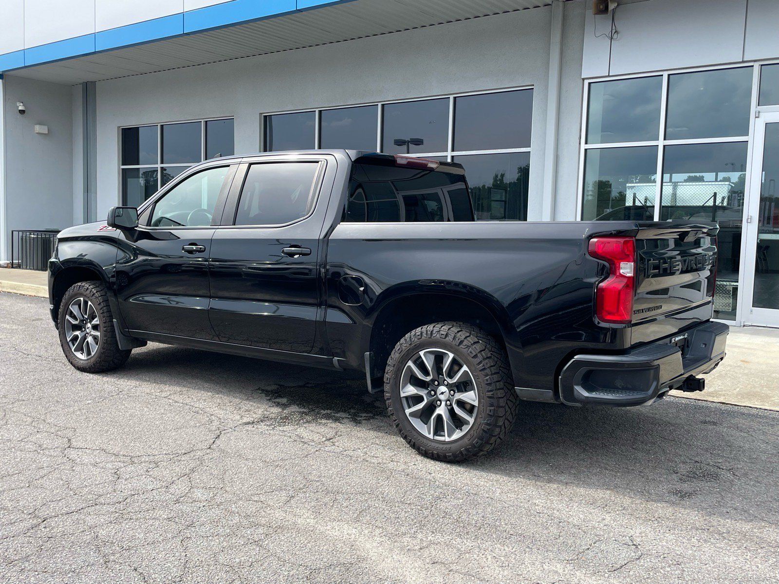 Used 2021 Chevrolet Silverado 1500 RST AWD/4WD image 3