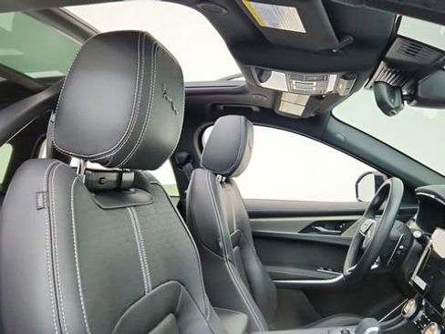 Used 2025 Jaguar F-PACE R-Dynamic S image 21