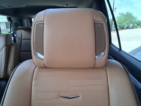 Used 2025 Cadillac Escalade Premium Luxury RWD image 21