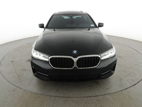 Used 2023 BMW 530i w/ Convenience Package image 2