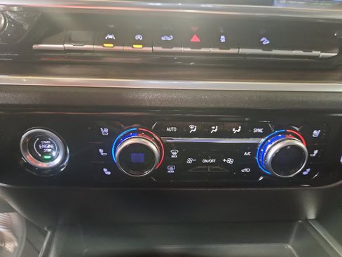 Used 2023 GMC Sierra 1500 SLT w/ SLT Premium Package image 18