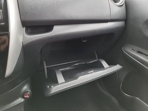 Used 2017 Nissan Versa Note SR image 24