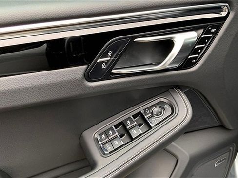New 2025 Porsche Macan image 28