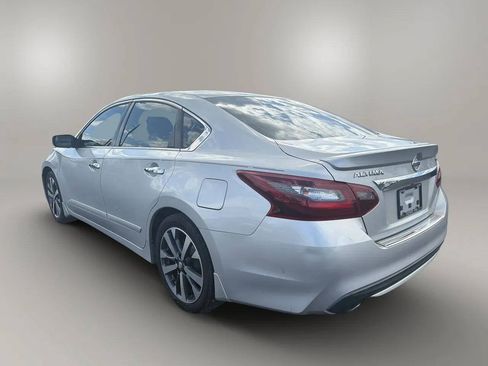 Used 2017 Nissan Altima 2.5 SR FWD image 5