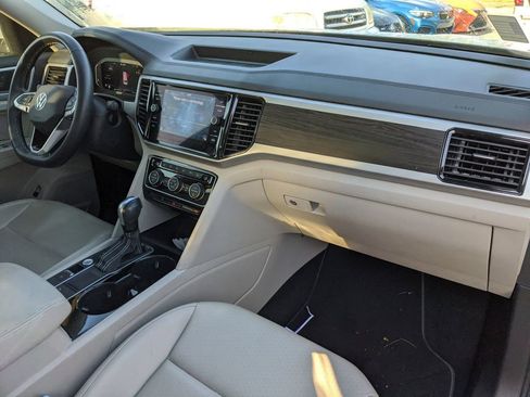 Used 2022 Volkswagen Atlas SE w/ Panoramic Sunroof Package image 5