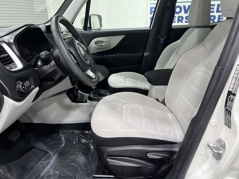 Used 2018 Jeep Renegade Latitude AWD/4WD image 11