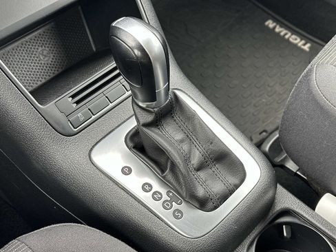 Used 2017 Volkswagen Tiguan Limited image 28