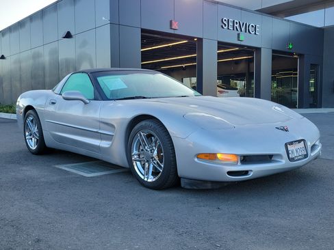 Used 1998 Chevrolet Corvette Coupe w/ Memory Pkg image 29