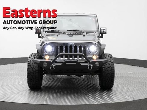 Used 2017 Jeep Wrangler Unlimited Sahara w/ Dual Top Group AWD/4WD image 2