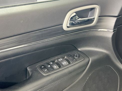 Used 2022 Jeep Grand Cherokee Limited image 18