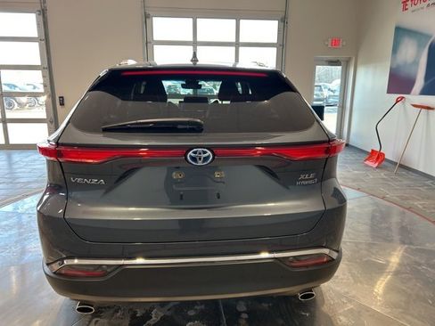 Certified 2021 Toyota Venza XLE w/ Softex Package image 7