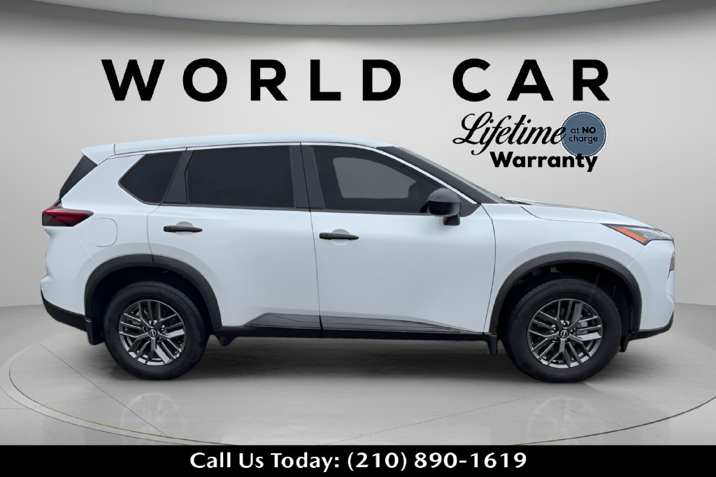 Used 2025 Nissan Rogue S FWD image 2