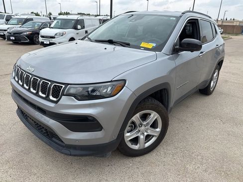 Used 2023 Jeep Compass Latitude w/ Convenience Group AWD/4WD image 1