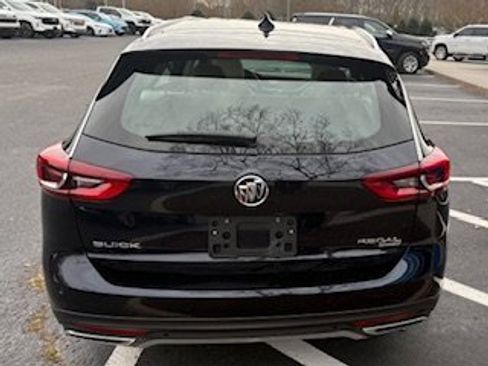 Used 2018 Buick Regal Essence w/ Driver Confidence Package #1 image 16