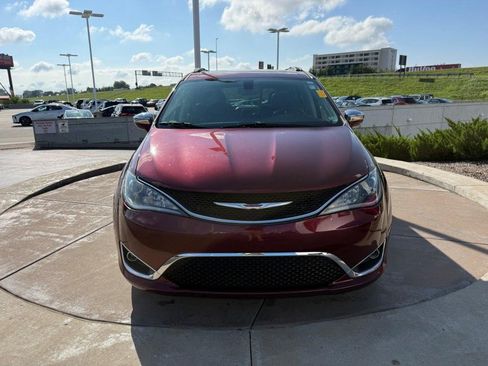 Used 2020 Chrysler Pacifica Limited FWD image 13