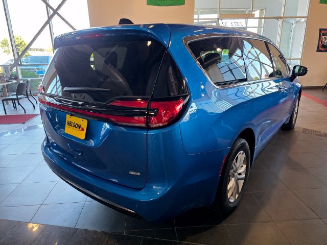 New 2027 Chrysler Pacifica Select AWD/4WD image 11