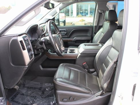 Used 2019 GMC Sierra 2500 Denali w/ Duramax Plus Package image 12