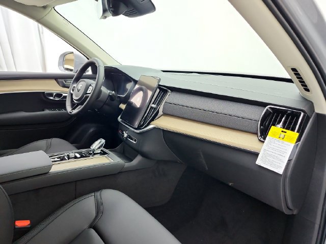 New 2027 Volvo XC90 B5 Plus AWD/4WD image 17