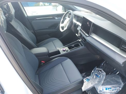 New 2026 Volkswagen Tiguan SE R-Line image 23