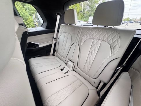 Used 2026 BMW X7 xDrive40i w/ Executive Package image 22